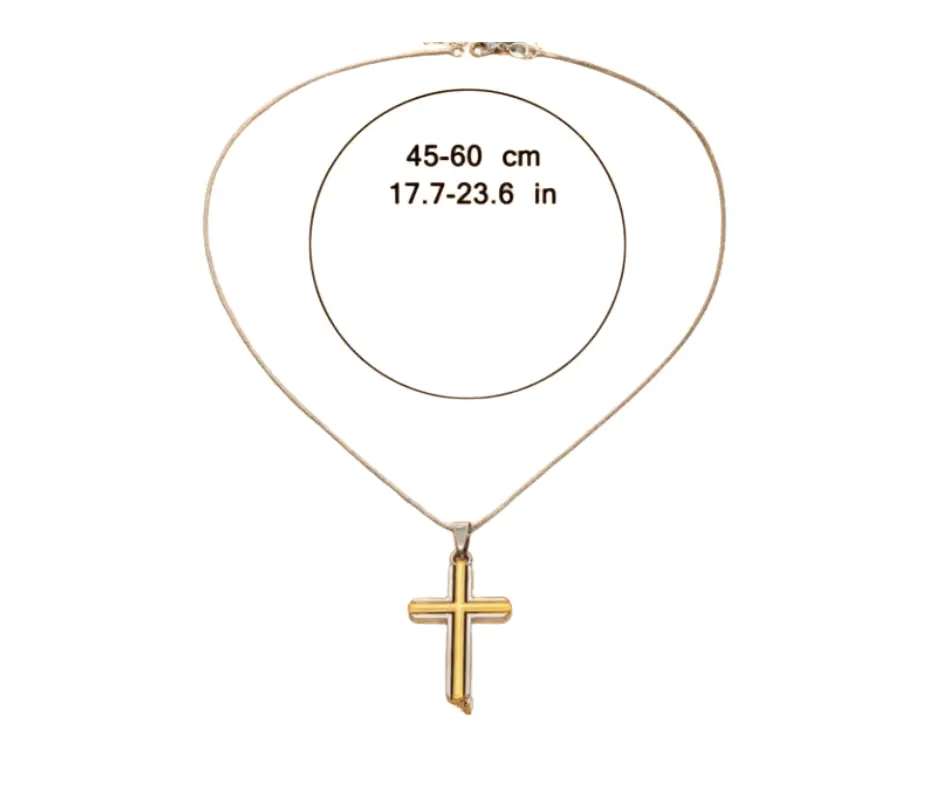 Collar con un dije en forma de cruz dorada