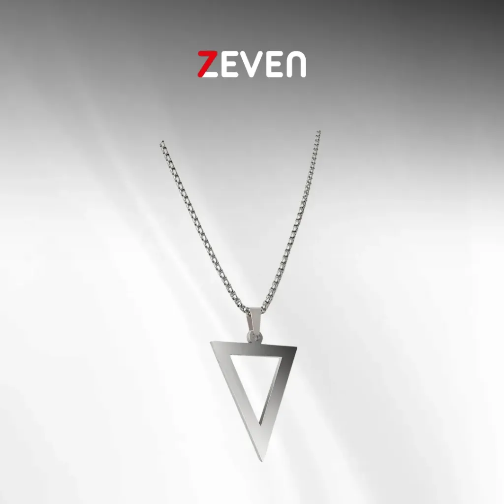 Collar con dije de triangulo.