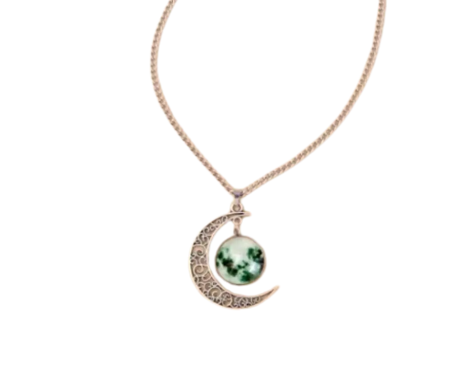 Collar luna creciente con dije gris y detalles filigrana