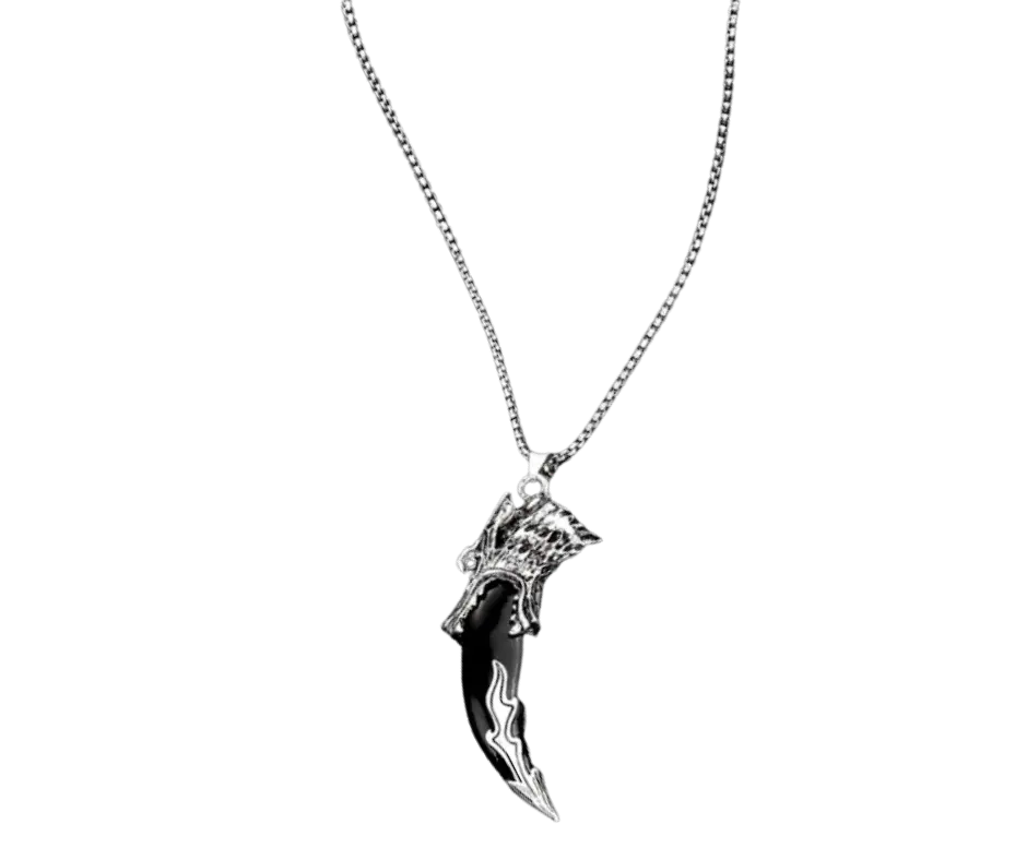 Collar con dije en forma de colmillo negro