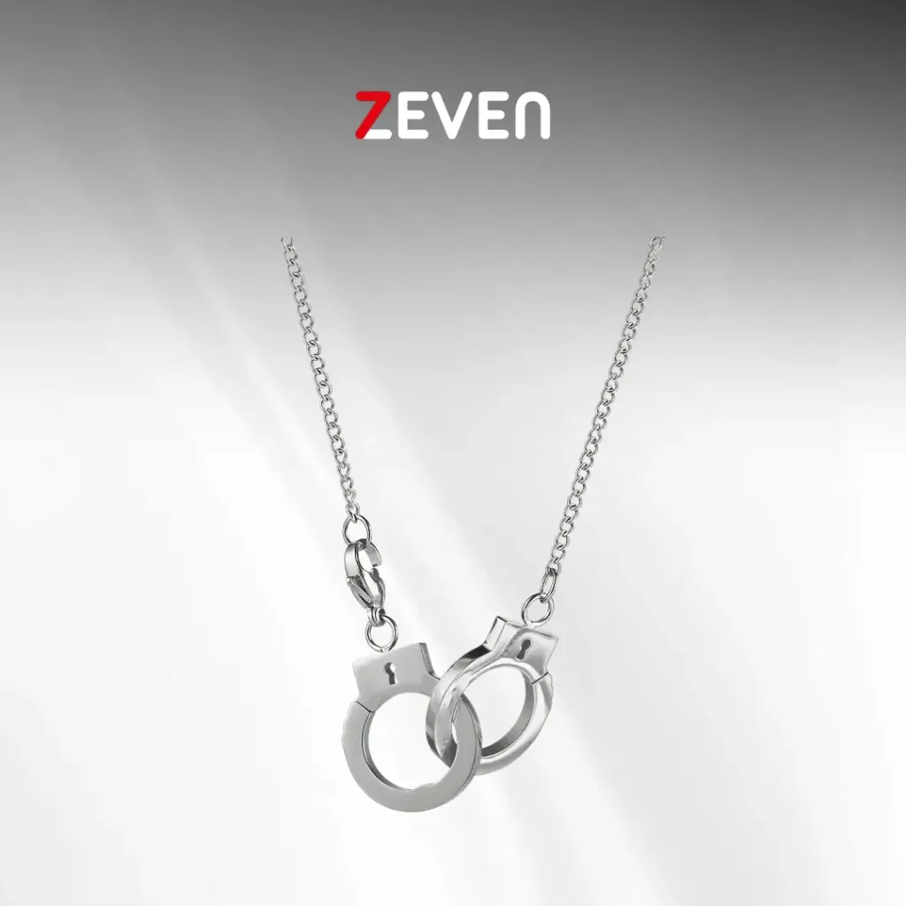 Collar con dije en forma de esposas
