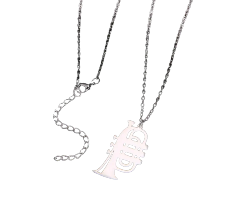 Collar con dije en forma de trompeta