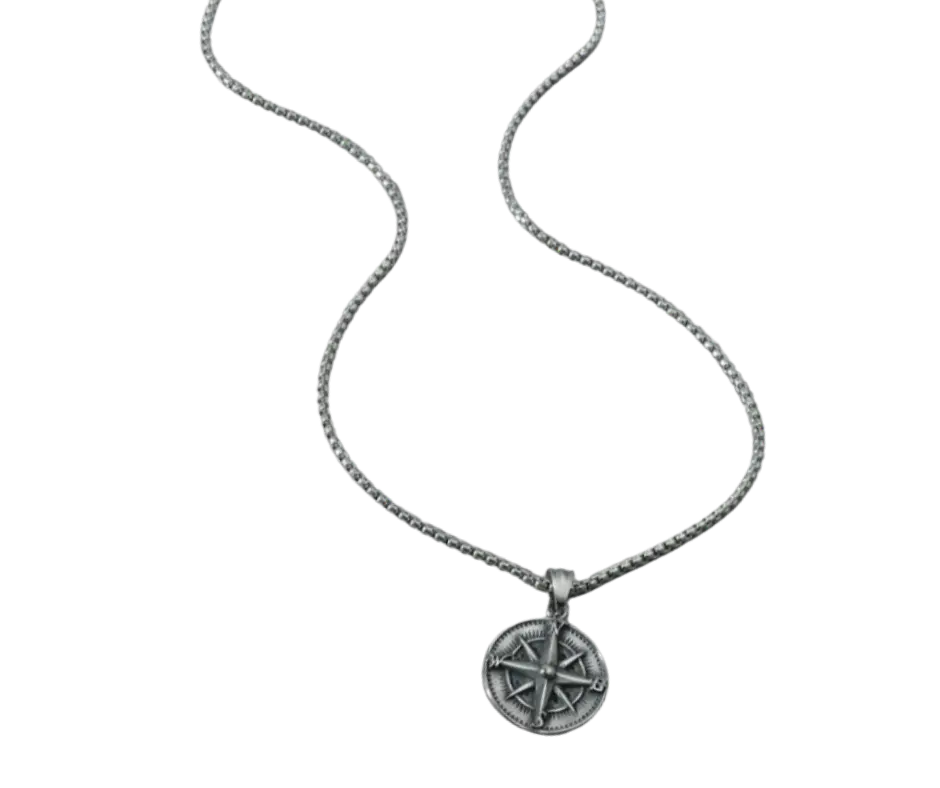 Collar con dije en forma de brújula