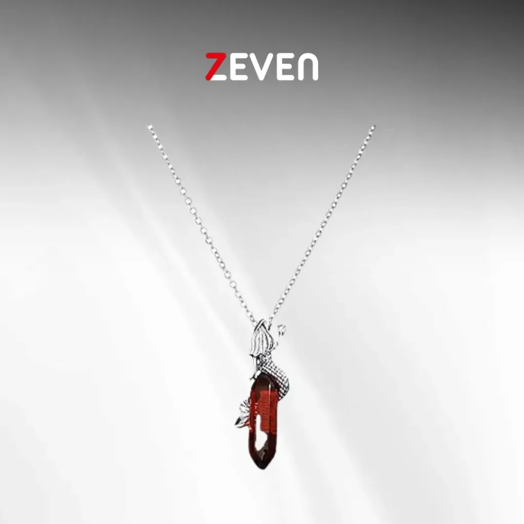 Collar con dije de piedra roja y dragón plateado.