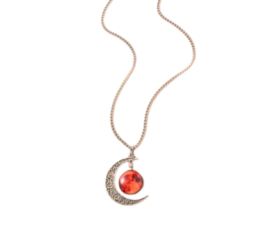 Collar Luna Creciente con Dije rojo y Detalles Filigrana