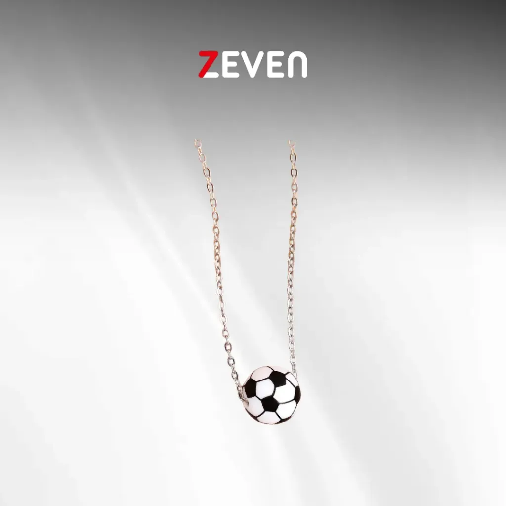 Collar con dije de pelota de futbol blanco