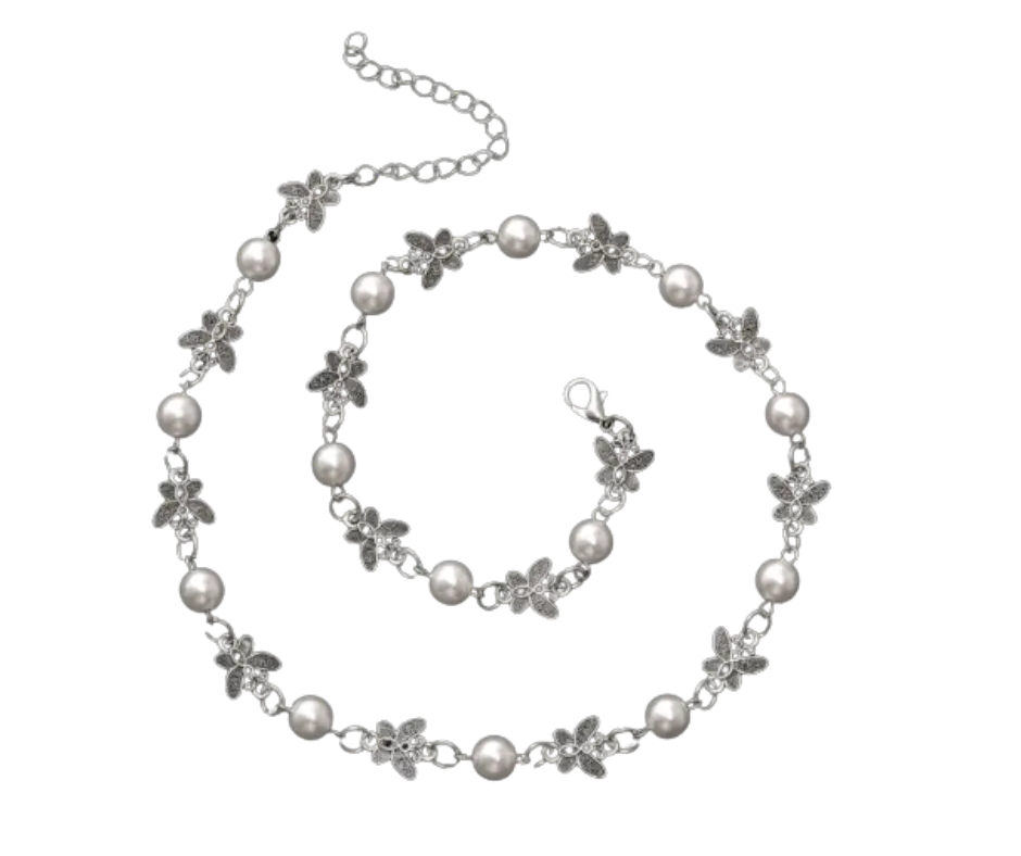 Collar de perlas y mariposas