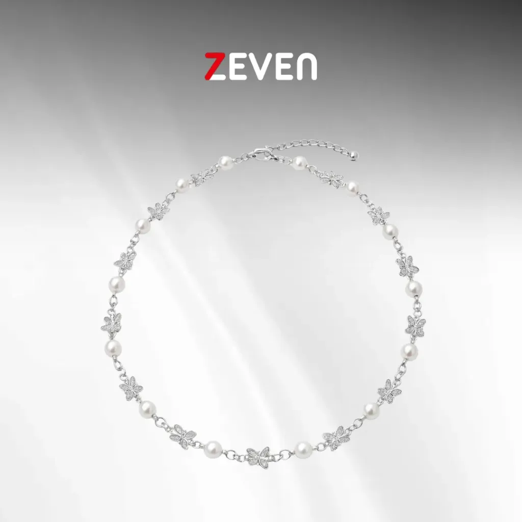 Collar de perlas y mariposas