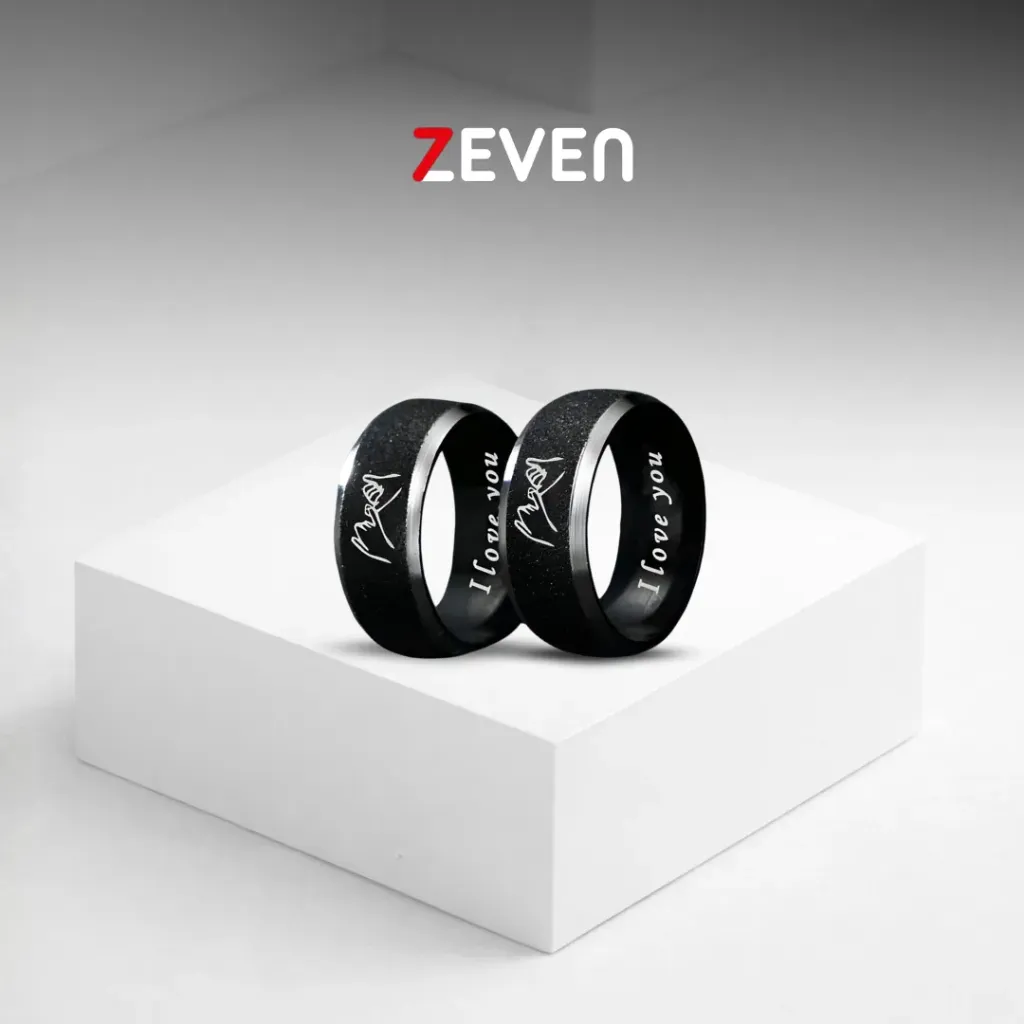 Set de dos anillos negros con linea plateada y grabado "I love you" en plateado