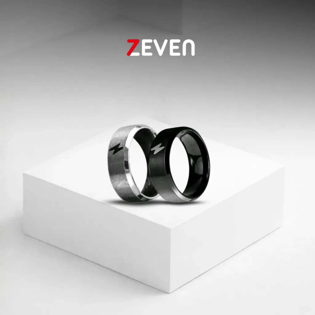 Set de dos anillos (uno dorado y otro plateado) con un rayo en el centro.