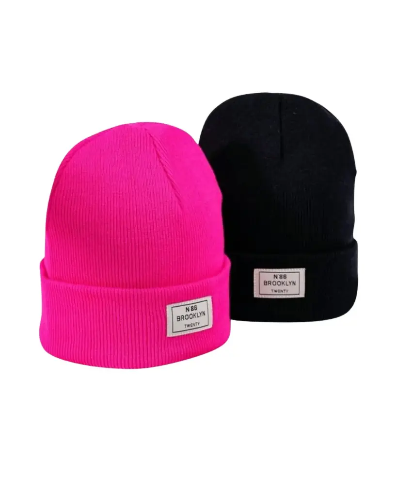 Set de dos gorros rosado/negro con viñeta de BROOKLYN