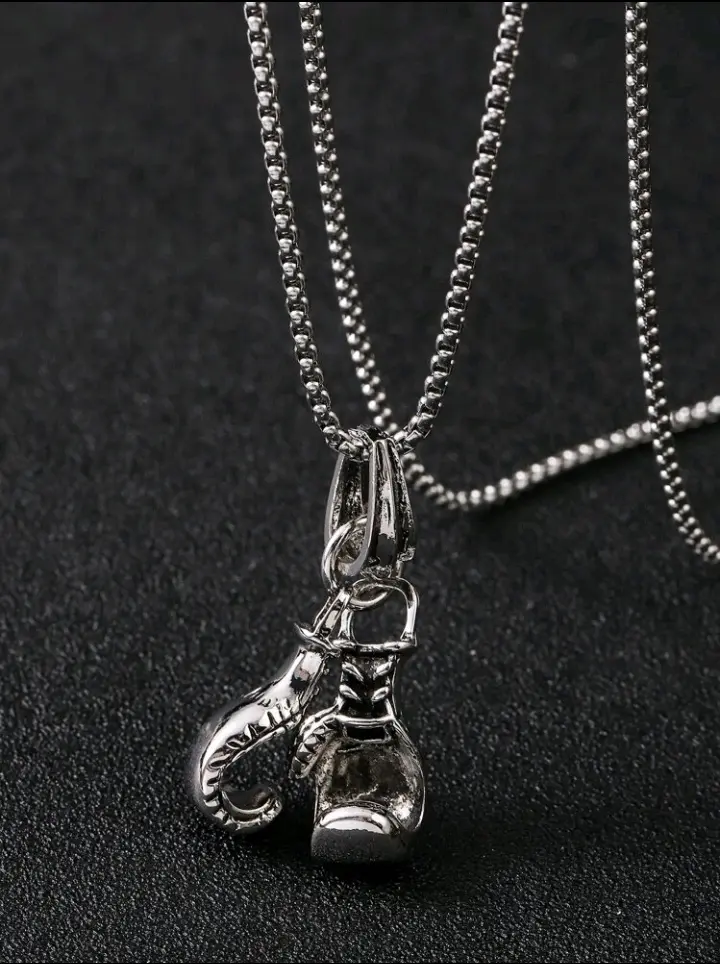 Collar con dije de puño