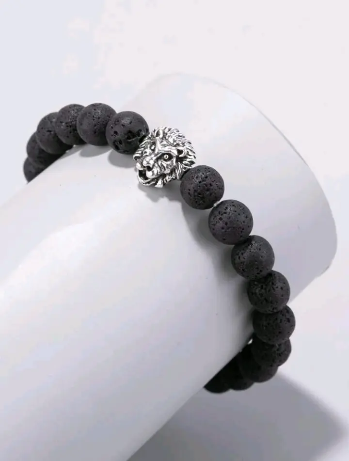 Pulsera de piedras volcánicas con diseño de león 