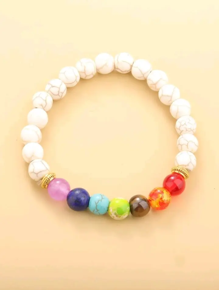 Pulsera de piedras blancas con 7 chakras