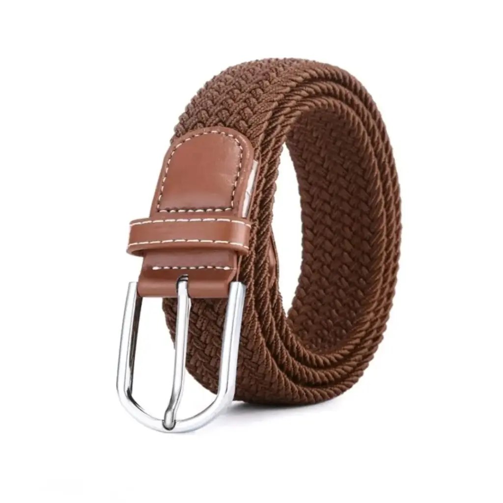 Cinturón trenzado color café con hebilla metálica 