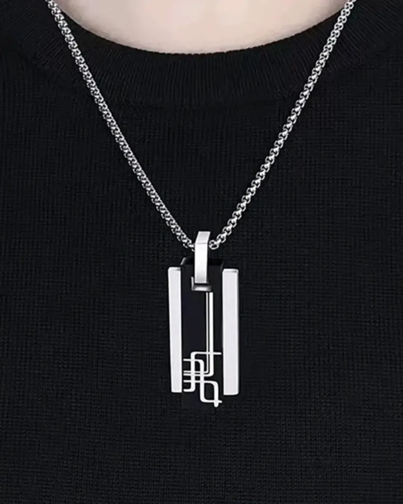 Collar con colgante abalorio geometrico de acero inoxidable