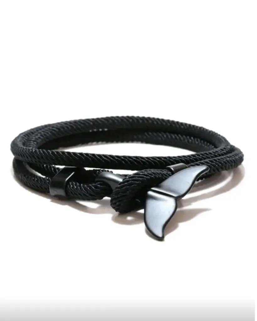 Pulsera ajustable negra con dije Cola de ballena
