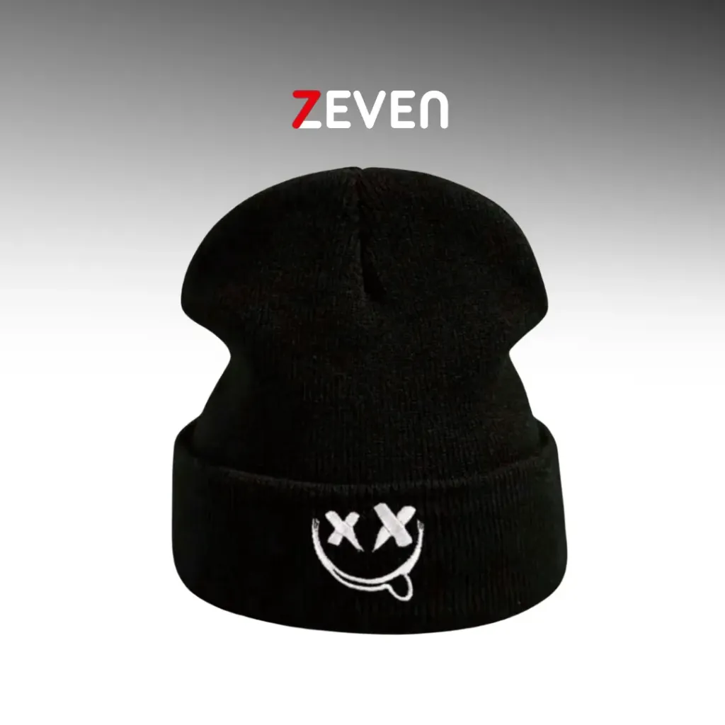 Gorro negro con bordado de carita