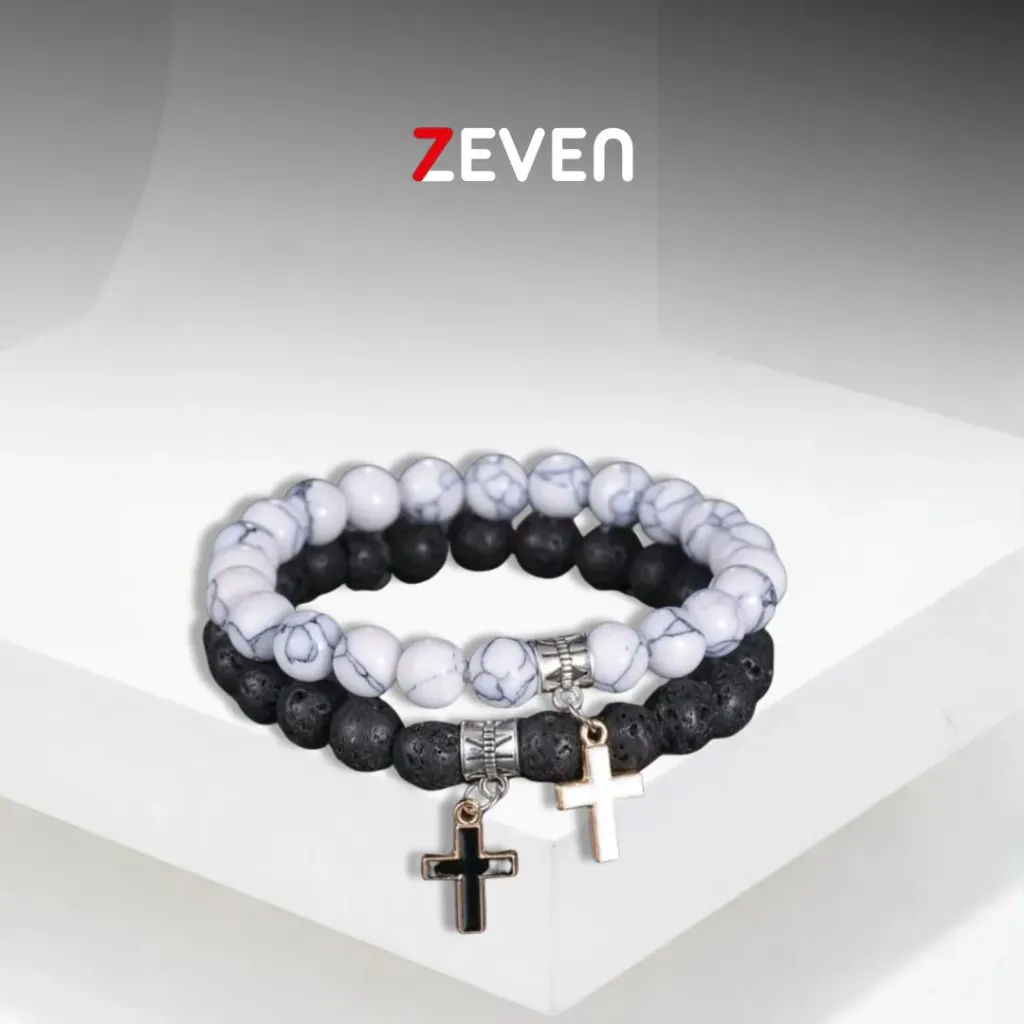 Set de pulseras de piedras blancas y negras con dije de cruz