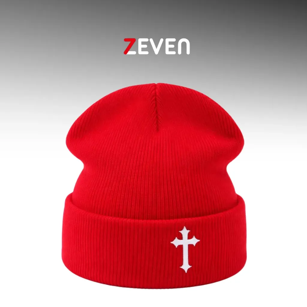 Gorro rojo con bordado de cruz