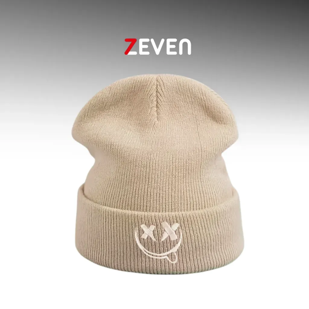 Gorro beige con bordado de carita