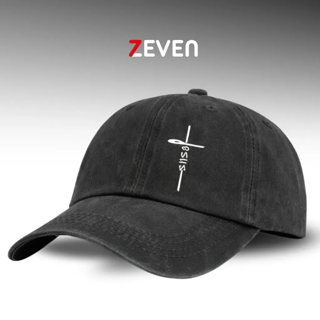 Gorra negra con palabra JESUS