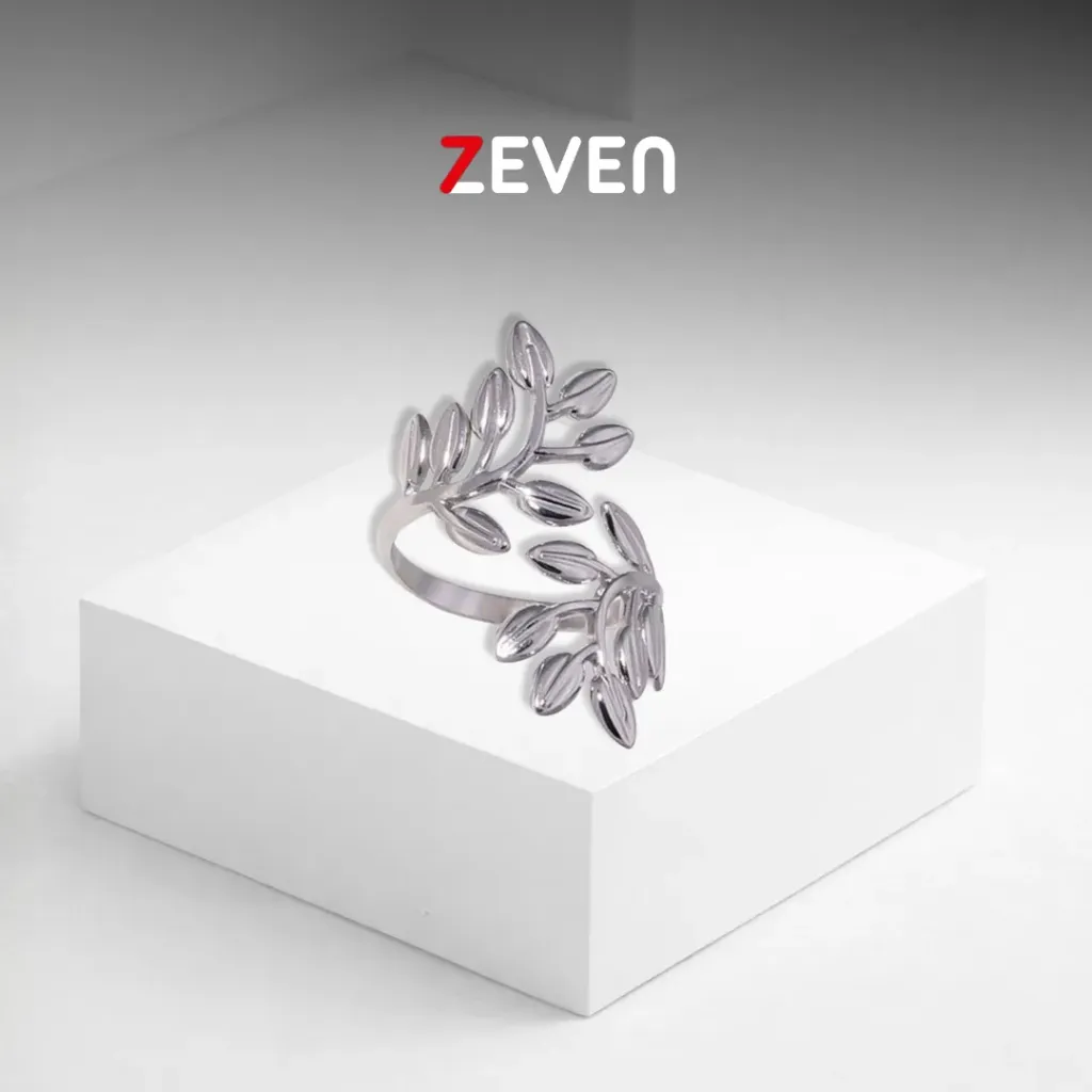 Anillo plateado con forma de hojas