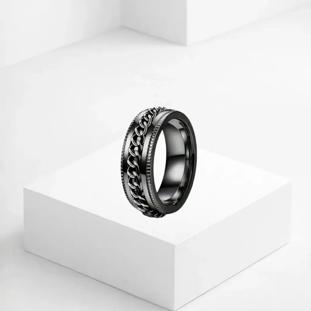 Anillo negro con linea en forma de cadena