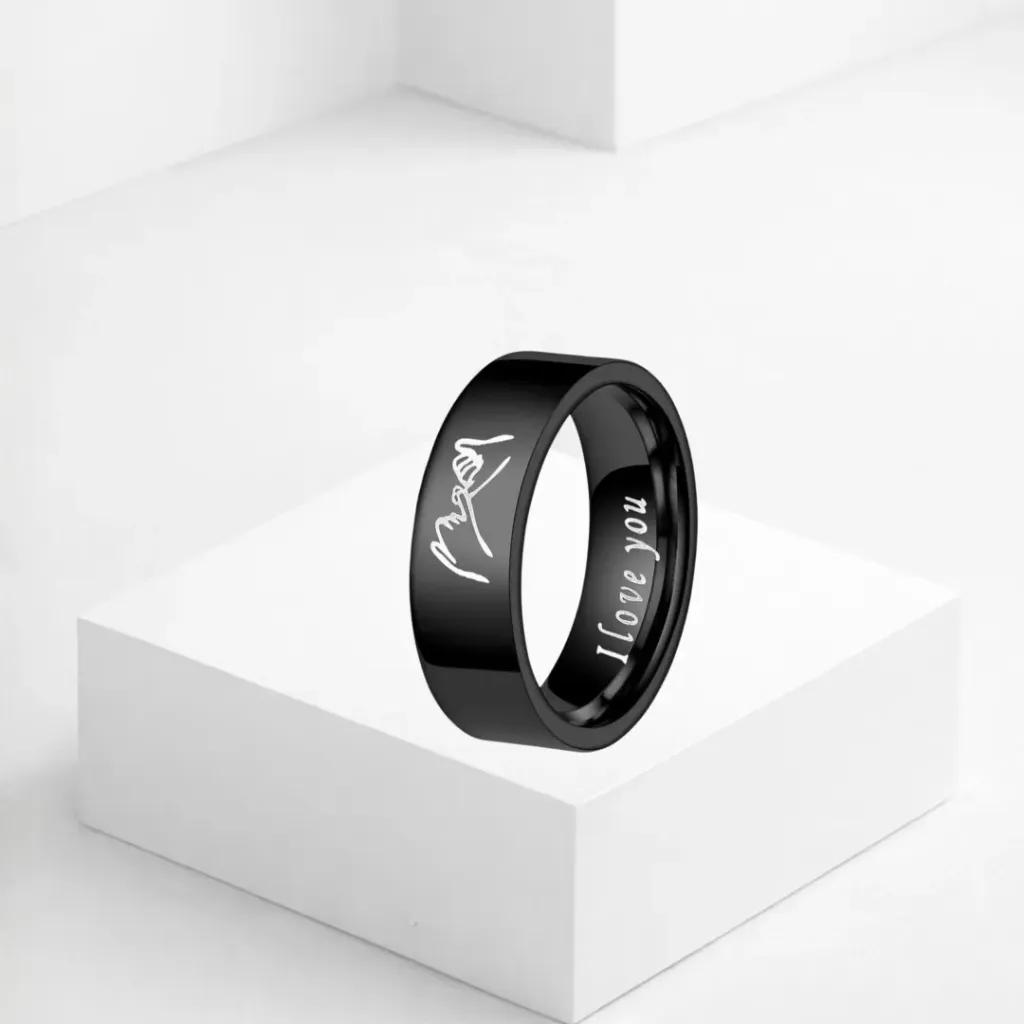 Anillo negro con imagen de promesa "I love you"
