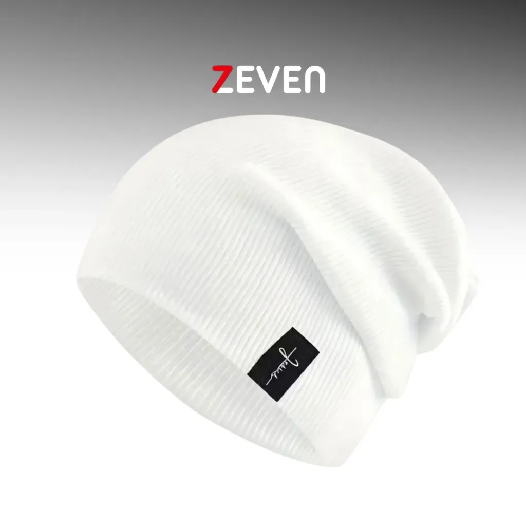 Gorro holgado blanco con palabra JESUS
