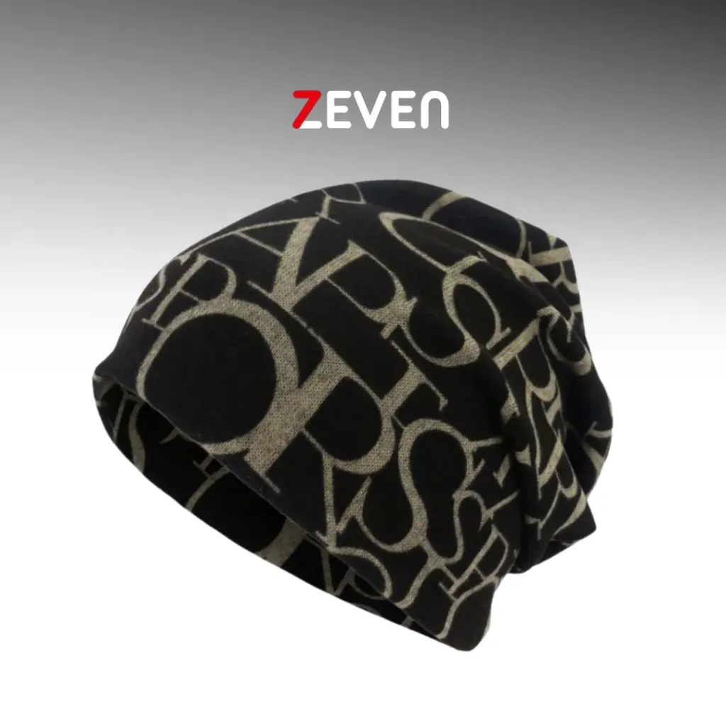 Gorro negro con letras doraras
