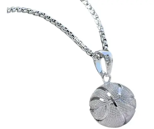 Collar con dije de balón de baloncesto. Plata.