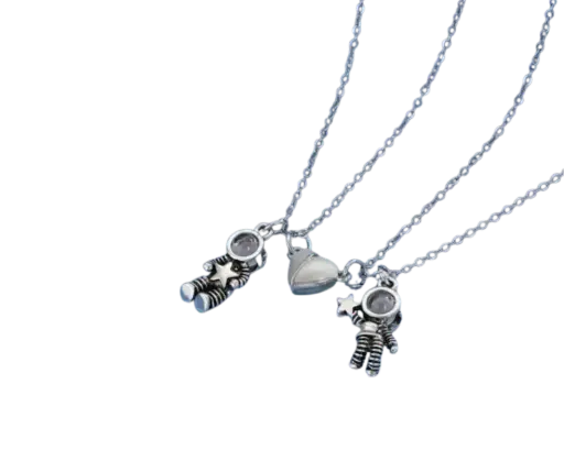 [CD0018] Set de collares con dije de astronauta y corazón