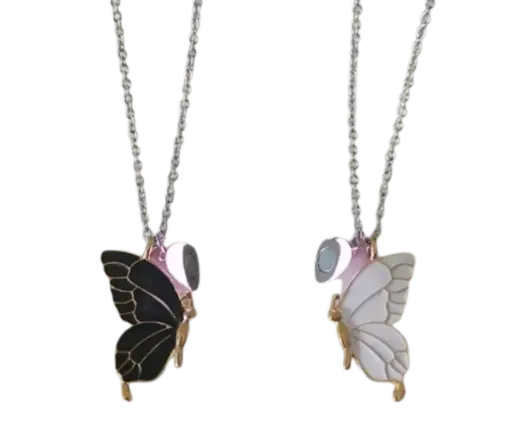Set de collares con dijes de mariposa y un corazón