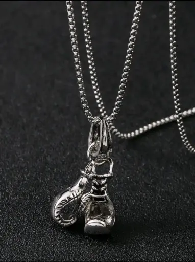 Collar con dije de puño