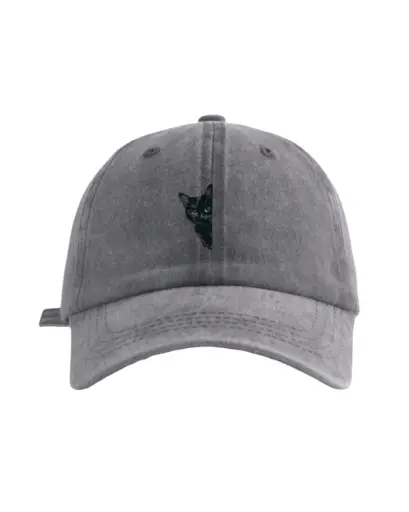 Gorra gris claro con gato