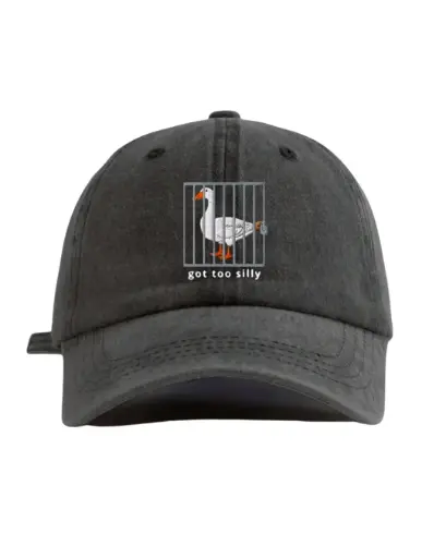 Gorra negra con ganso encerrado